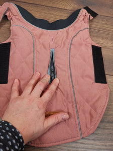 Hundmantel Rosa mit Namen, Hundemantel personalisiert, Hundemantel für Geschirr, Hundemantel für den Winter, Hundemantel mit Bauchschutz