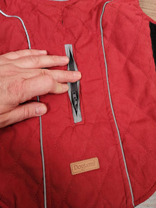 Hundmantel Rot mit Namen, Hundemantel personalisiert, Hundemantel für Geschirr, Hundemantel für den Winter, Hundemantel mit Bauchschutz