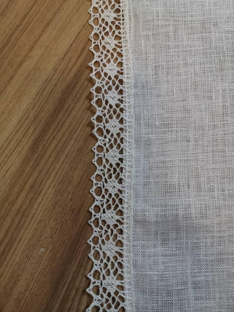 Taufdecke Tauftuch individuell gestaltbar, Leinentuch mit Spitze bestickt, Kerzentuch mit Spruch für Taufe, Kommunion, Konfirmation, 39 x 39