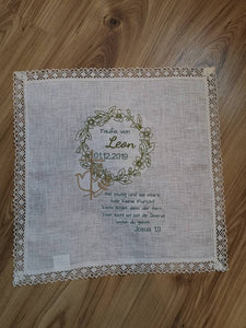 Taufdecke Tauftuch individuell gestaltbar, Leinentuch mit Spitze bestickt, Kerzentuch mit Spruch für Taufe, Kommunion, Konfirmation, 39 x 39
