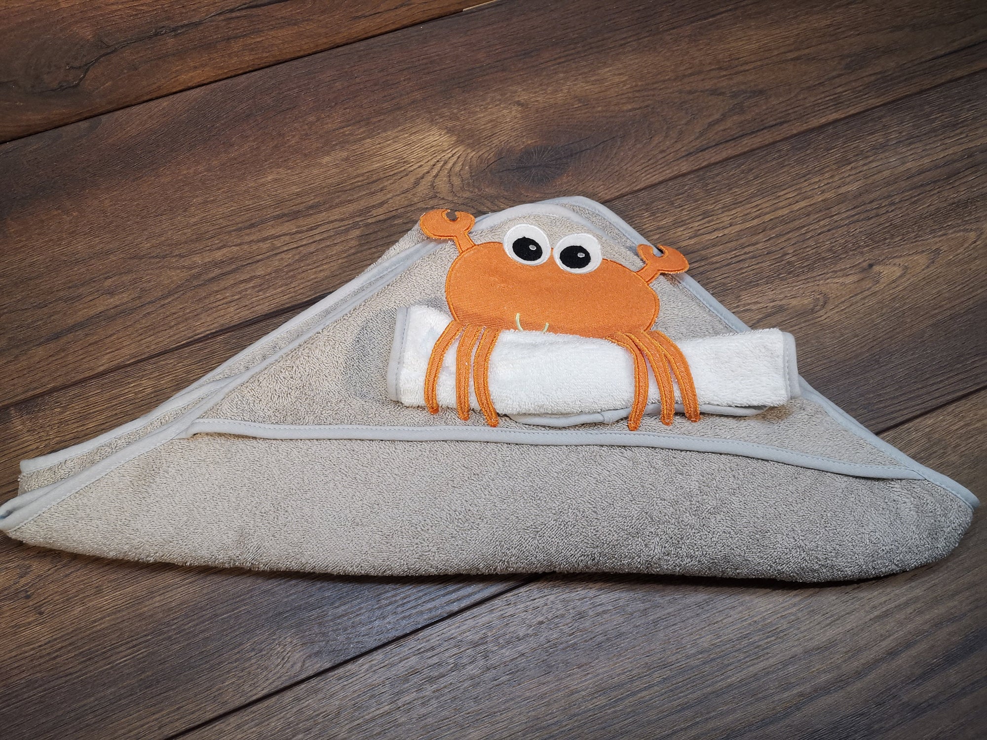 Babyhandtuch Bär mit Namen und Kapuze, Handtuch mit Namen bestickt, Handtuch für Kinder mit Namen