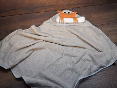 Babyhandtuch Krabbe mit Namen und Kapuze, Handtuch mit Namen bestickt, Handtuch für Kinder mit Namen