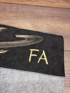 Laptoptasche mit Lederbesatz nach Wunschmaß mit dem Planeten Saturn und Monogramm