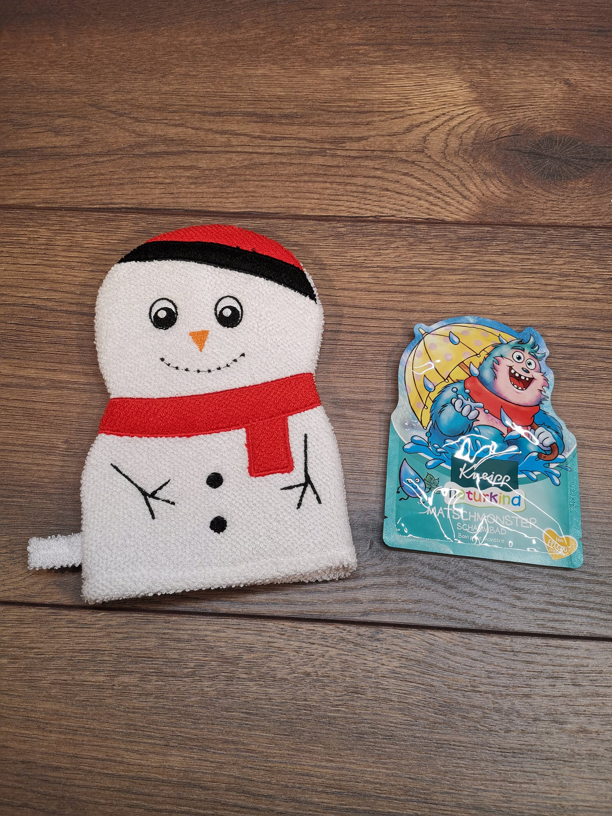 Kinder Waschhandschuh Schneemann mit Namen, individuell bestickt, Badehandschuh, Waschlappen personalisiert mit einem kleinen Badezusatz