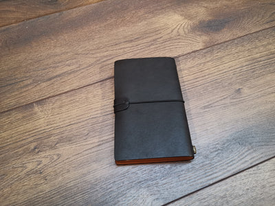 Notizbuch ca. A5 aus schwarzem Leder, Tagebuch aus Leder, Koordinaten personalisiert bestickt, Koordinaten Lieblingsort, Koordinaten Heimat