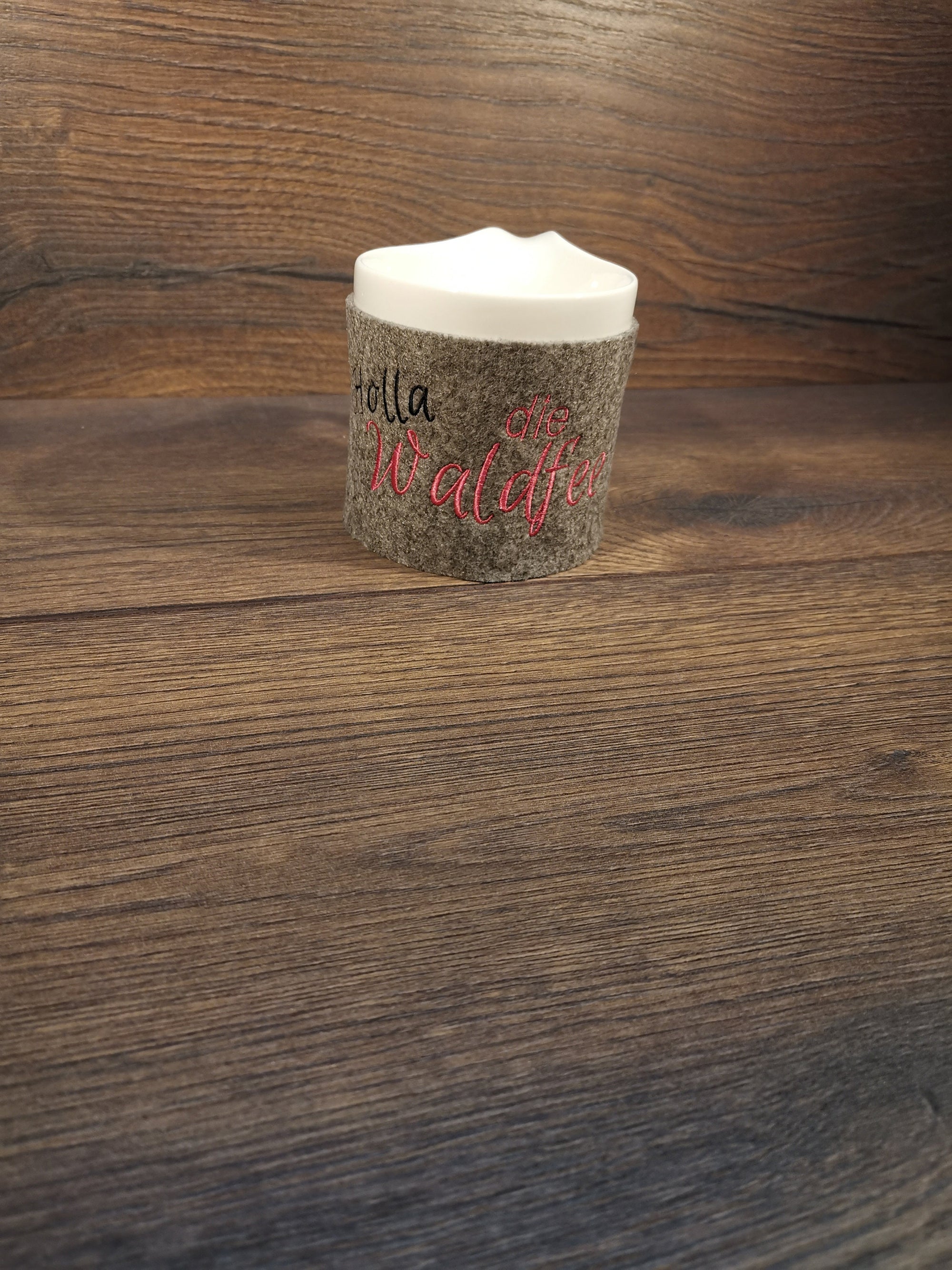 Tasse mit Filzmanschette und Namen, Tasse mit Filz, Holla die Waldfee