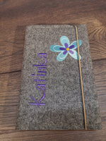 Notizbuch A5 mit Filzumschlag Name oder Monogramm und Blume
