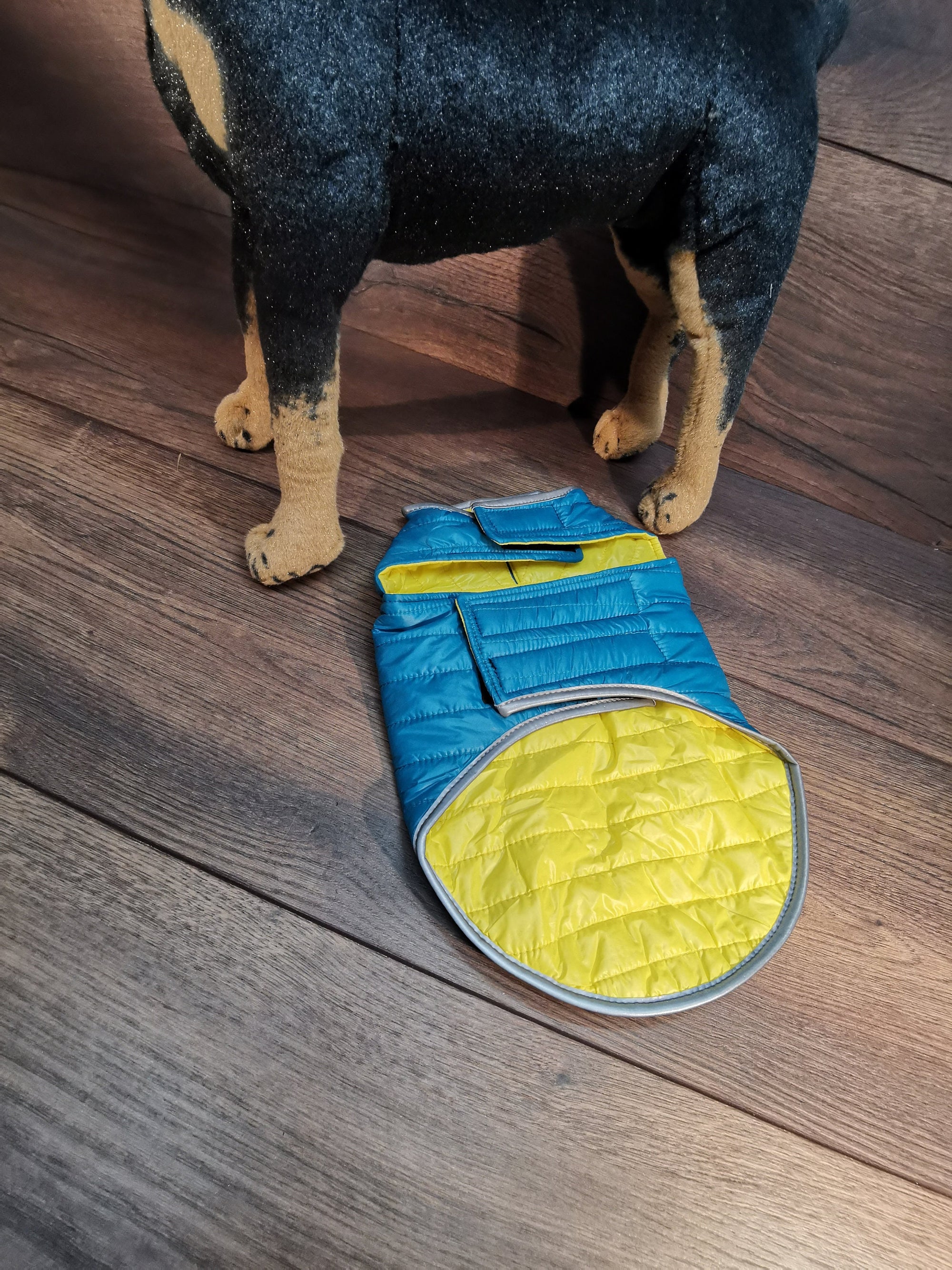 Hundemantel mit Klettverschluss, Hundemantel mit Namen, Hundemantel wasserabweisend, Hundemantel personalisiert, Hundemantel Geschirrträger