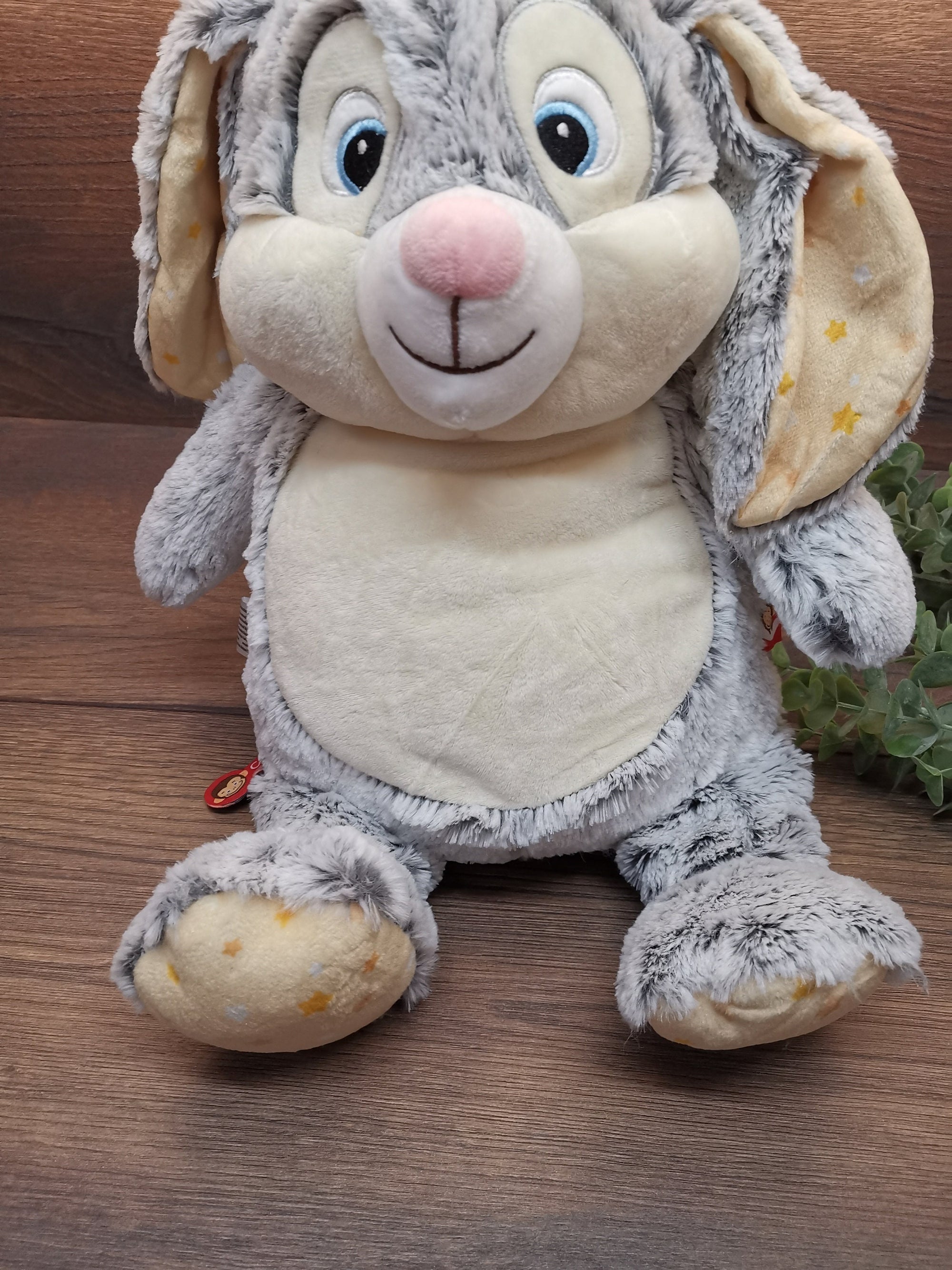 Personalisierbarer Hase Stofftier mit Namensstickerei – Kuscheltier mit Schlappohren und Sternenstoff zur Taufe, Geburtstag, Weihnachten