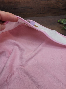 Babyhandtuch Schaukelpferd mit Namen und Kapuze, Handtuch mit Namen bestickt, Handtuch für Kinder mit Namen