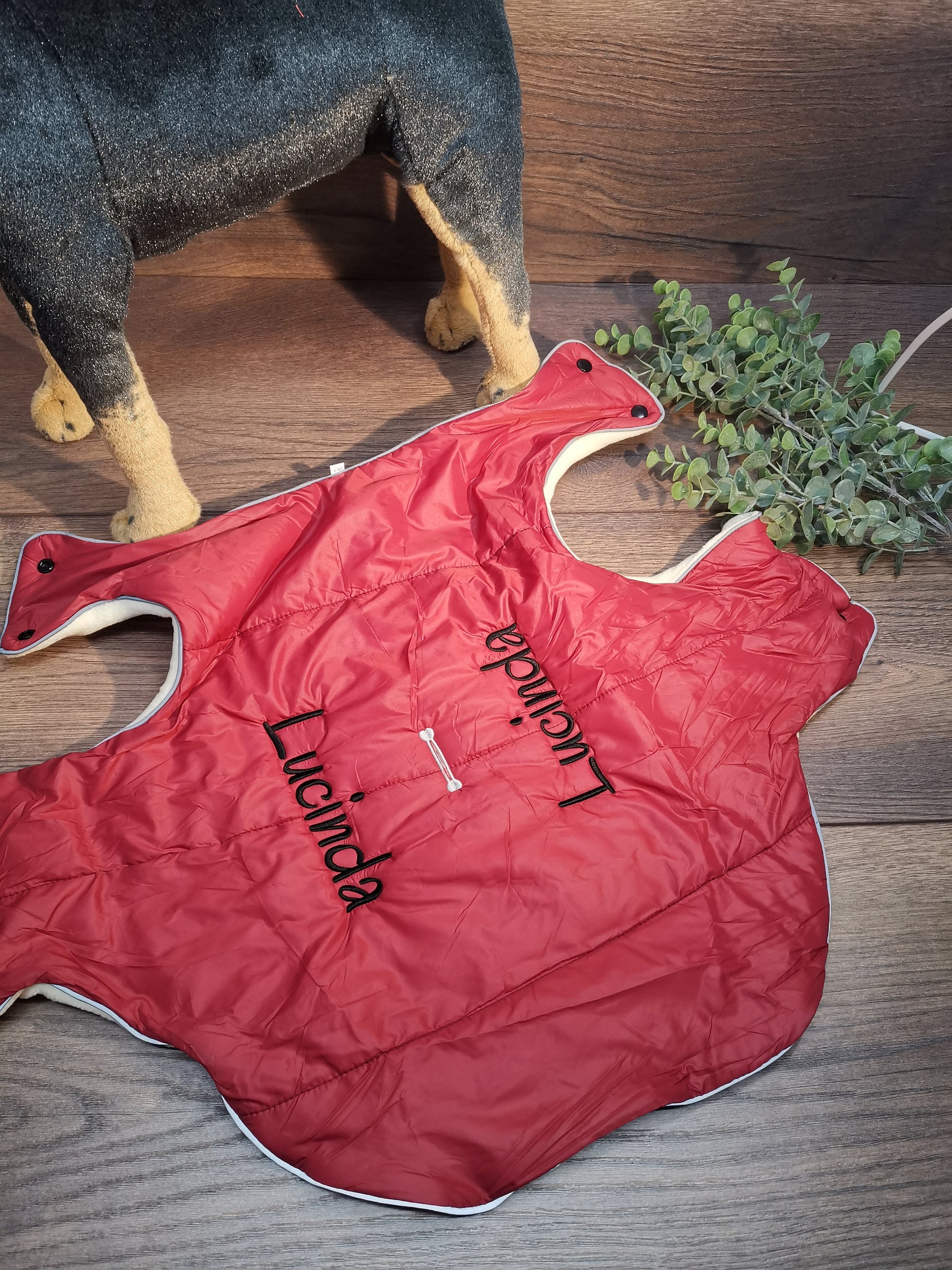 Hundemantel in Rot mit Fleece Druckknöpfen, Hundemantel mit Namen, Hundemantel für große Hunde, Hundemantel Winter, Hundemantel mit Geschirr