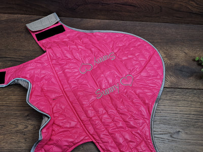 Hundemantel mit Klettverschluss, Hundemantel mit Namen, Hundemantel wasserabweisend, Hundemantel personalisiert, Hundemantel Geschirrträger