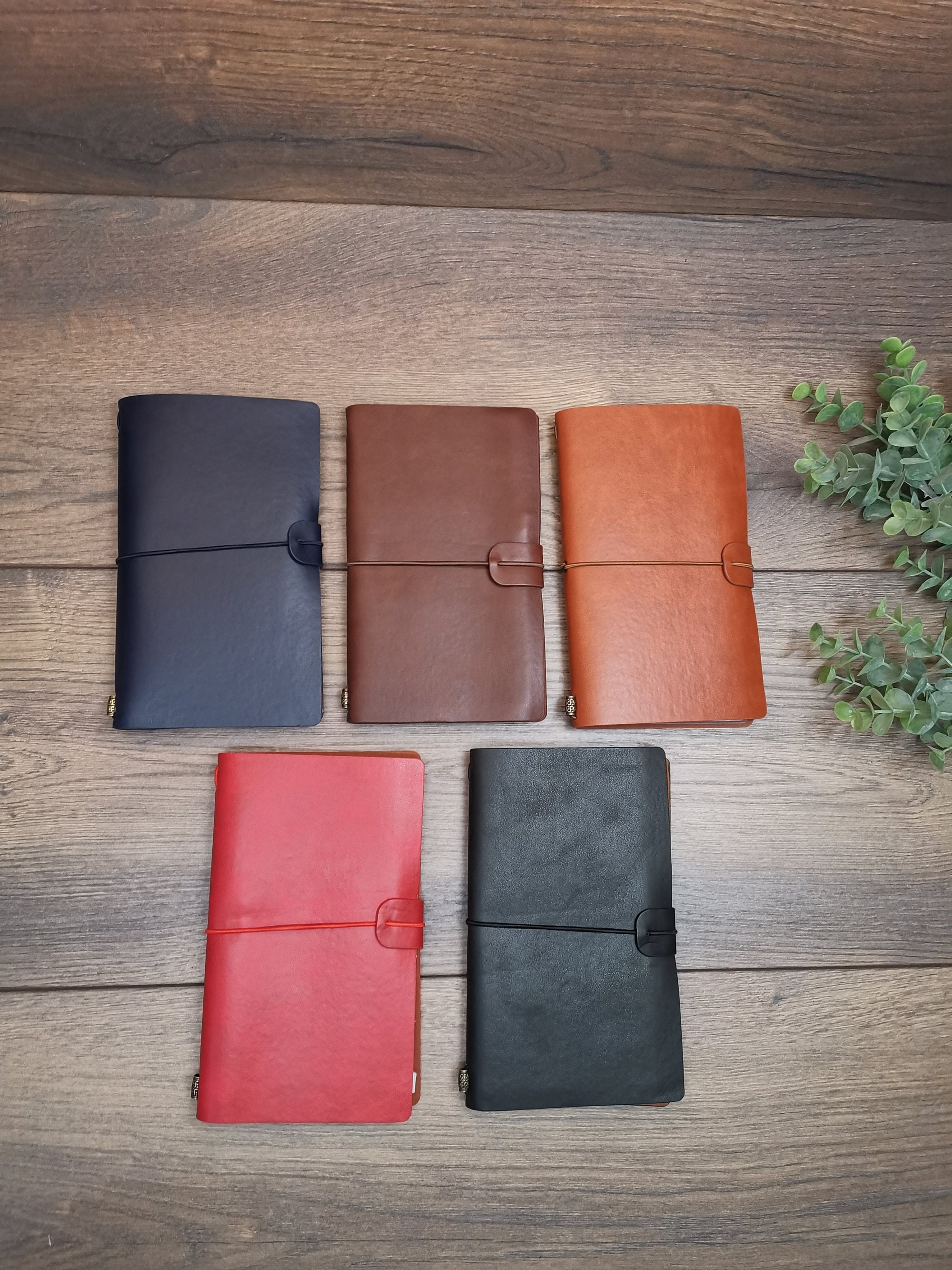 Notizbuch ca. A5 aus schwarzem Leder, Tagebuch aus Leder, Koordinaten personalisiert bestickt, Koordinaten Lieblingsort, Koordinaten Heimat