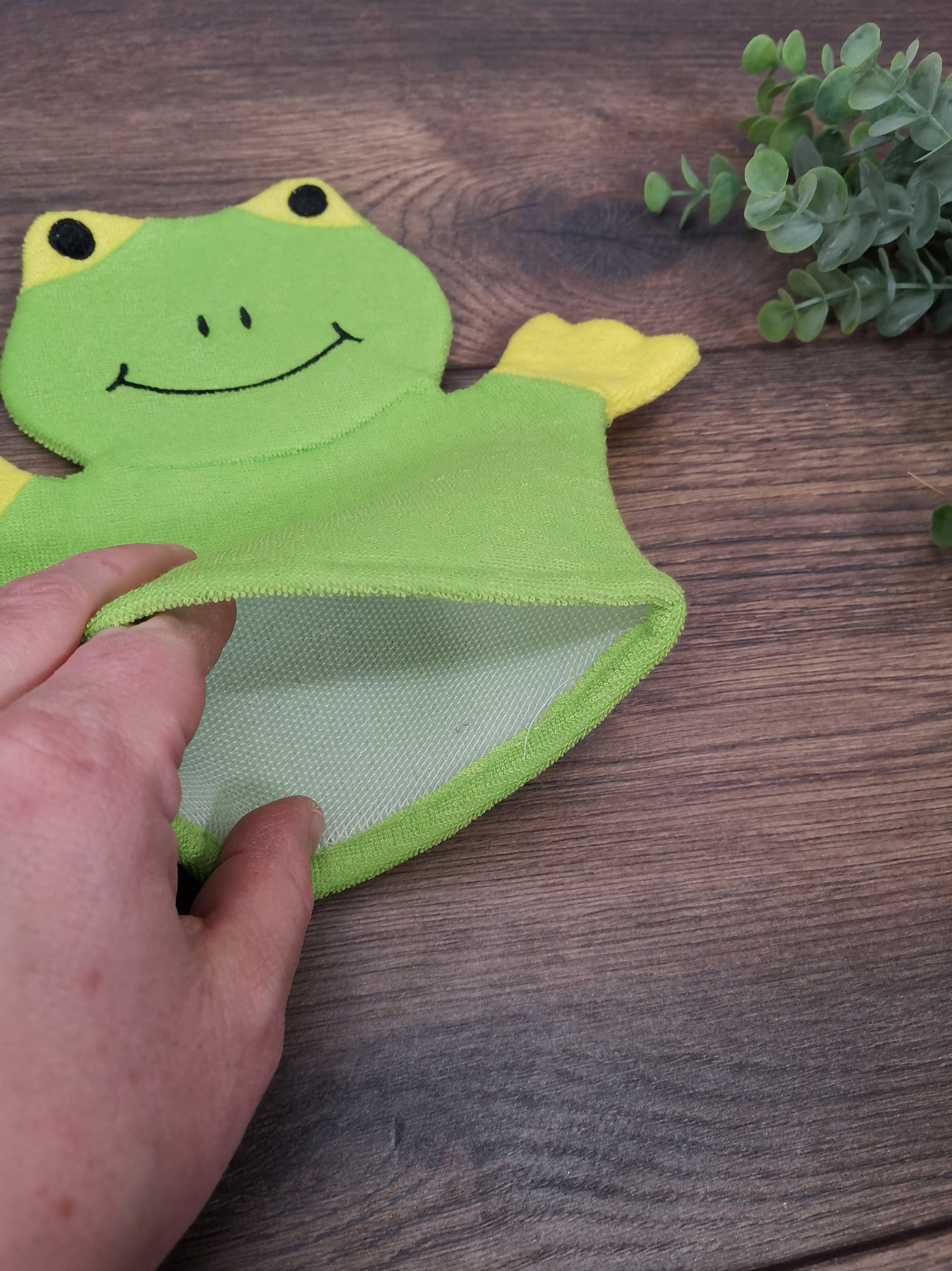 Kinder Waschhandschuh Frosch mit Namen, individuell bestickt, Badehandschuh, Waschlappen personalisiert mit einem kleinen Badezusatz
