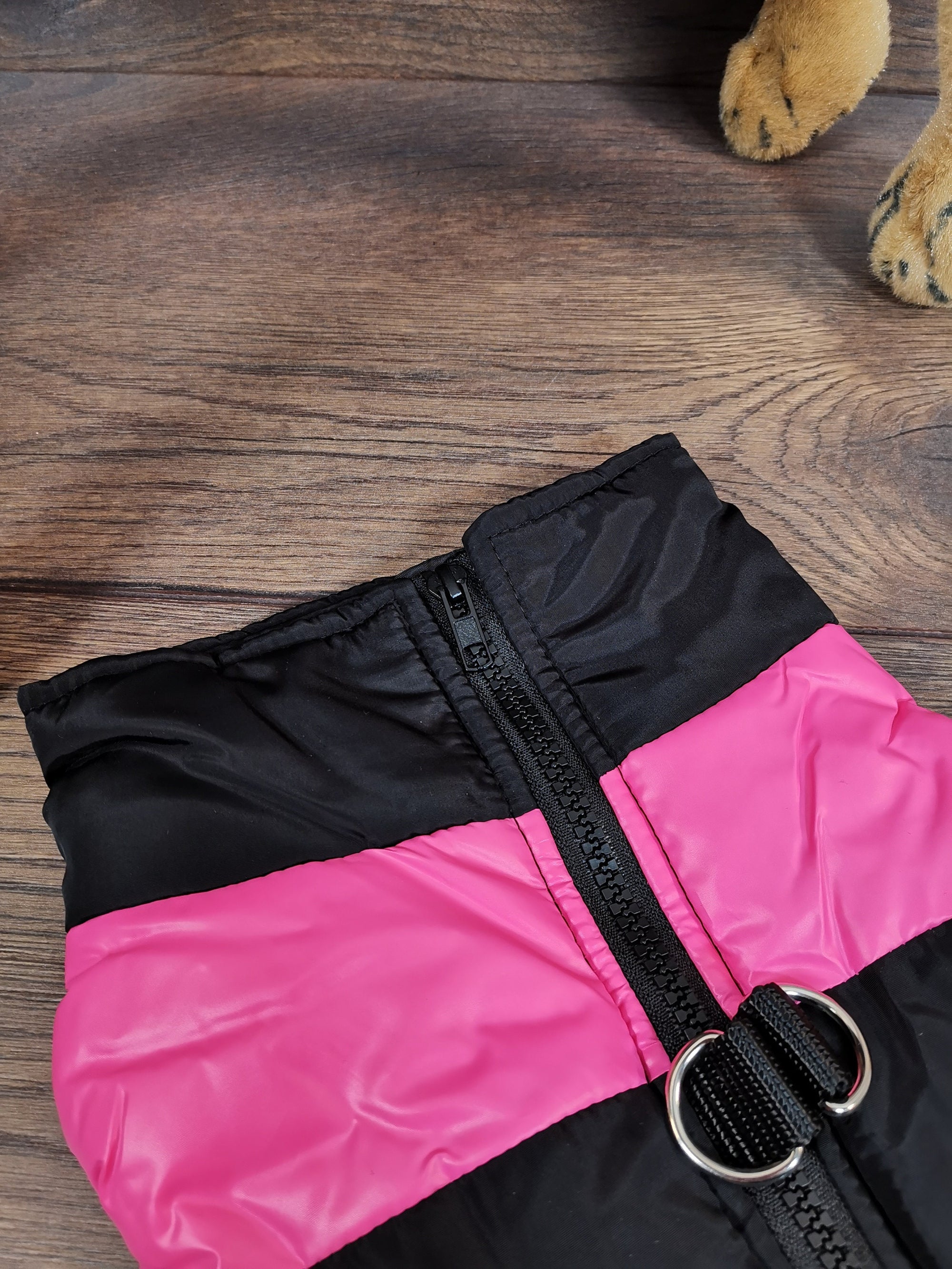 Wasserabweisender Hundemantel in Pink mit Bauchschutz – Perfekt für kalte und nasse Tage