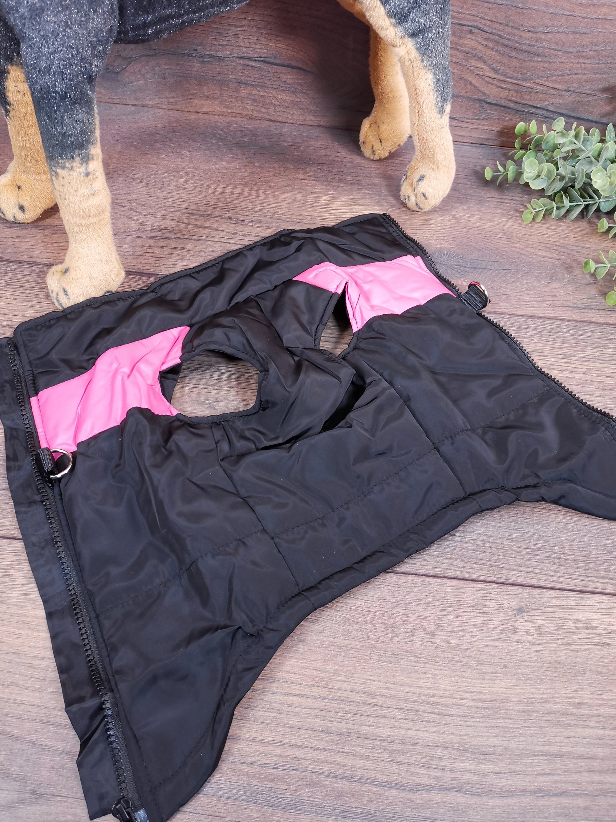 Wasserabweisender Hundemantel in Pink mit Bauchschutz – Perfekt für kalte und nasse Tage
