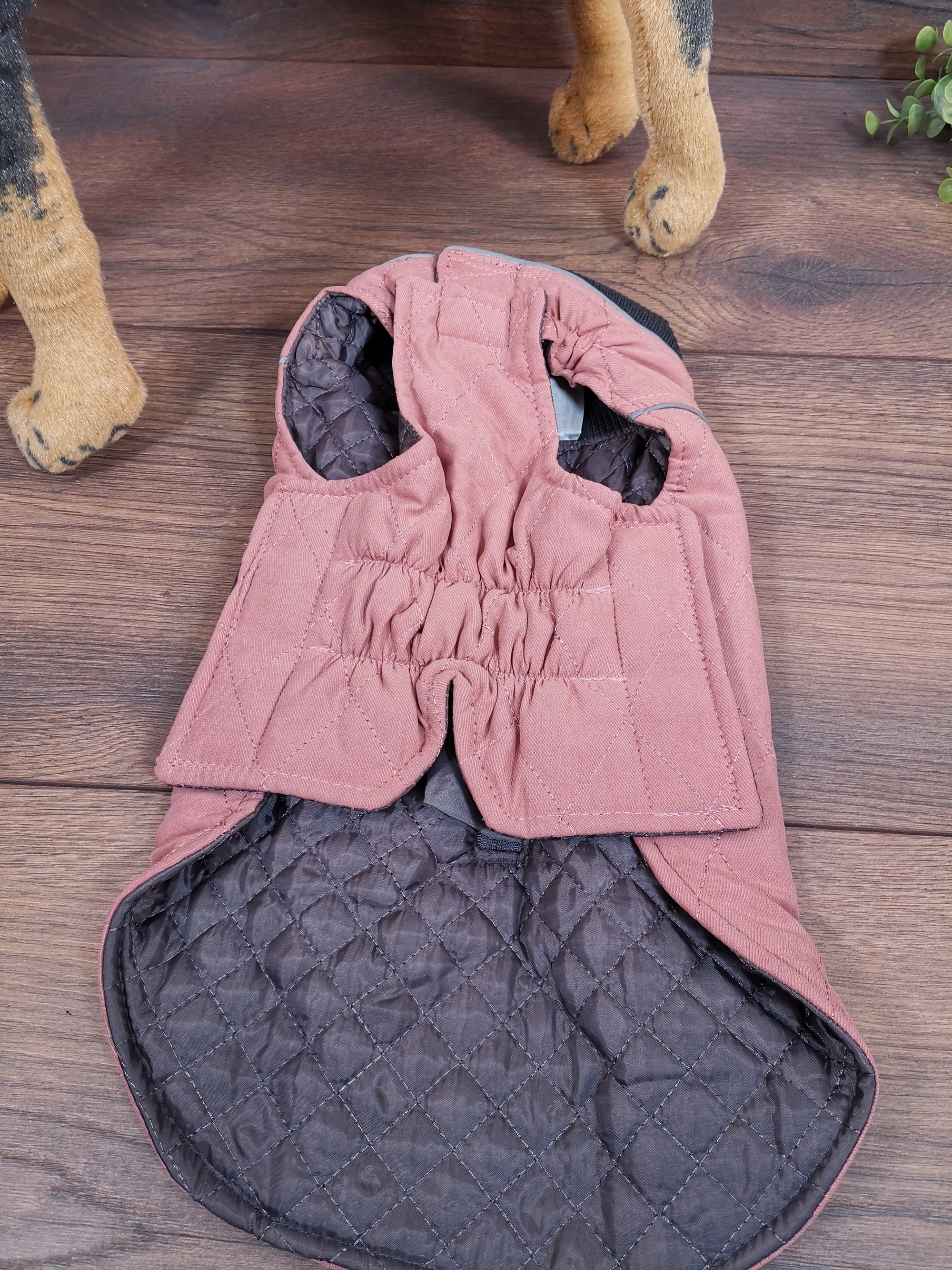 Hundmantel Rosa mit Namen, Hundemantel personalisiert, Hundemantel für Geschirr, Hundemantel für den Winter, Hundemantel mit Bauchschutz