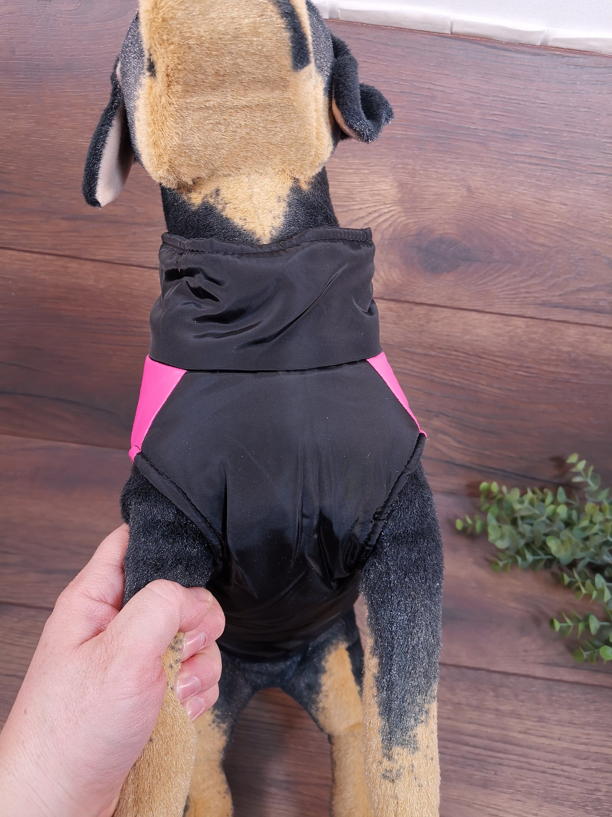 Wasserabweisender Hundemantel in Pink mit Bauchschutz – Perfekt für kalte und nasse Tage