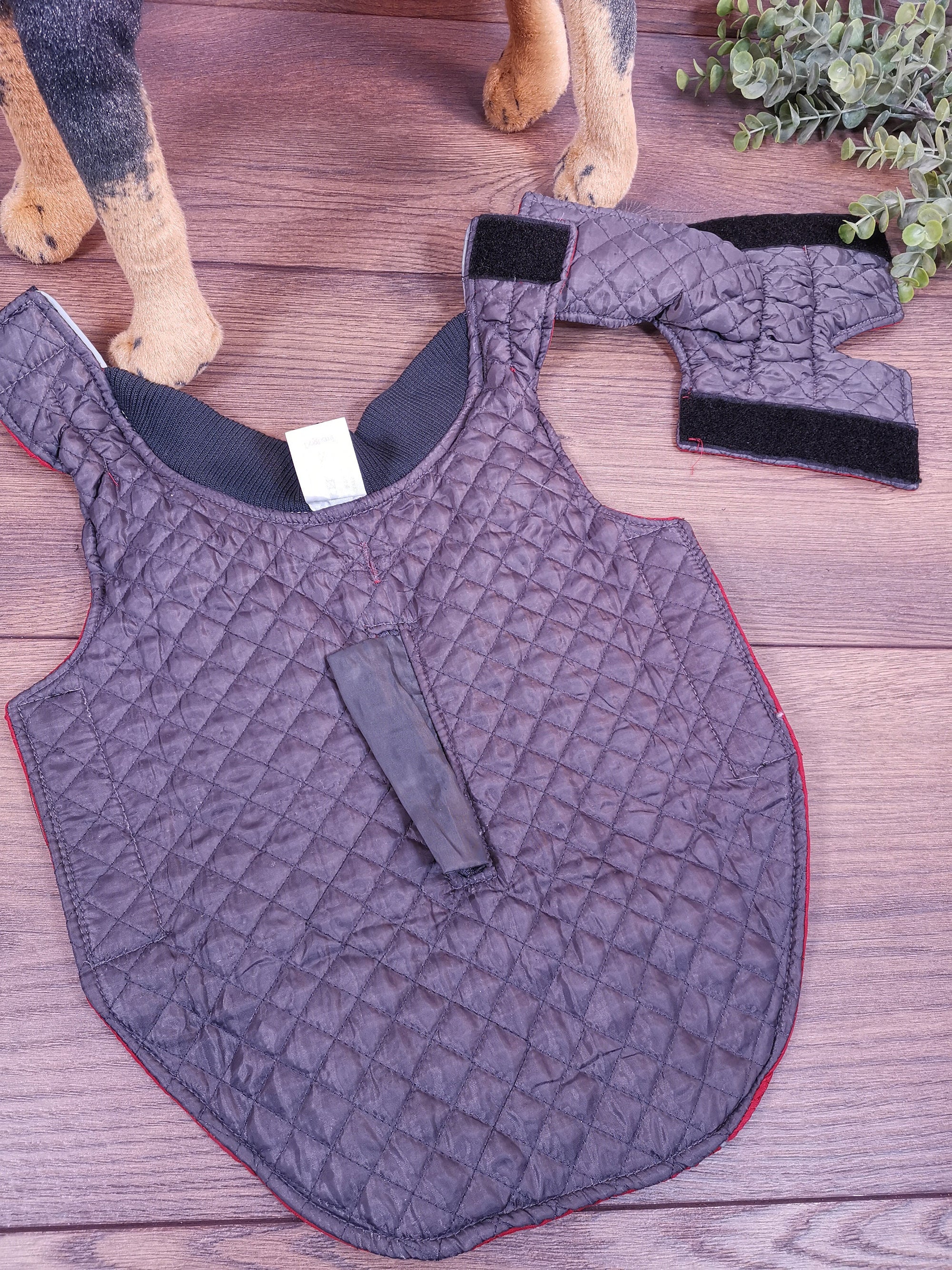 Hundmantel Rot mit Namen, Hundemantel personalisiert, Hundemantel für Geschirr, Hundemantel für den Winter, Hundemantel mit Bauchschutz