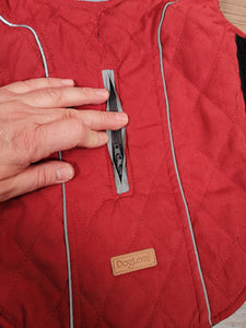 Hundmantel Rot mit Namen, Hundemantel personalisiert, Hundemantel für Geschirr, Hundemantel für den Winter, Hundemantel mit Bauchschutz