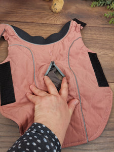 Hundmantel Rosa mit Namen, Hundemantel personalisiert, Hundemantel für Geschirr, Hundemantel für den Winter, Hundemantel mit Bauchschutz