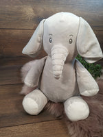 Personalisierbarer Elefant Stofftier in Grau mit Namensstickerei – Kuscheltier Geschenk zur Taufe, Geburtstag, Weihnachten, Jahrestag