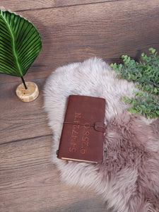 Notizbuch ca. A5 aus schwarzem Leder, Tagebuch aus Leder, Koordinaten personalisiert bestickt, Koordinaten Lieblingsort, Koordinaten Heimat