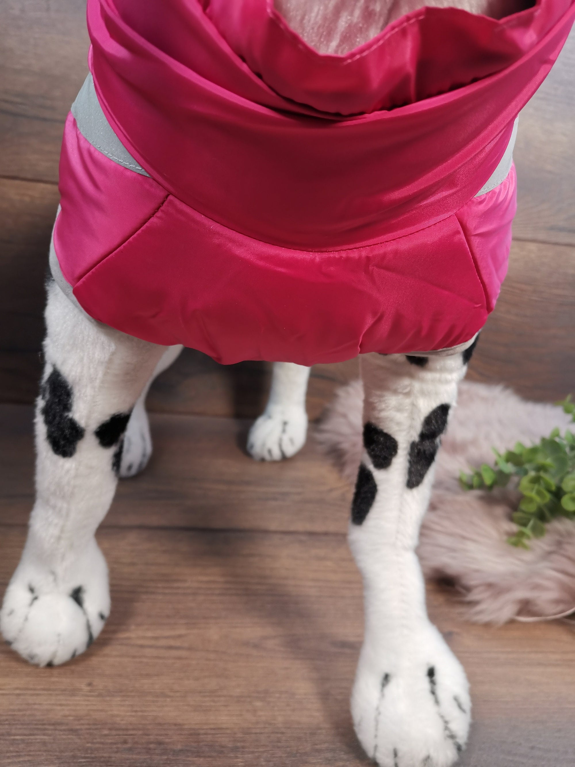Wasserabweisender Hundemantel mit Fleece und Reißverschluss in Pink - Ideal für Hunde mit langem Rücken und mit Bauchschutz