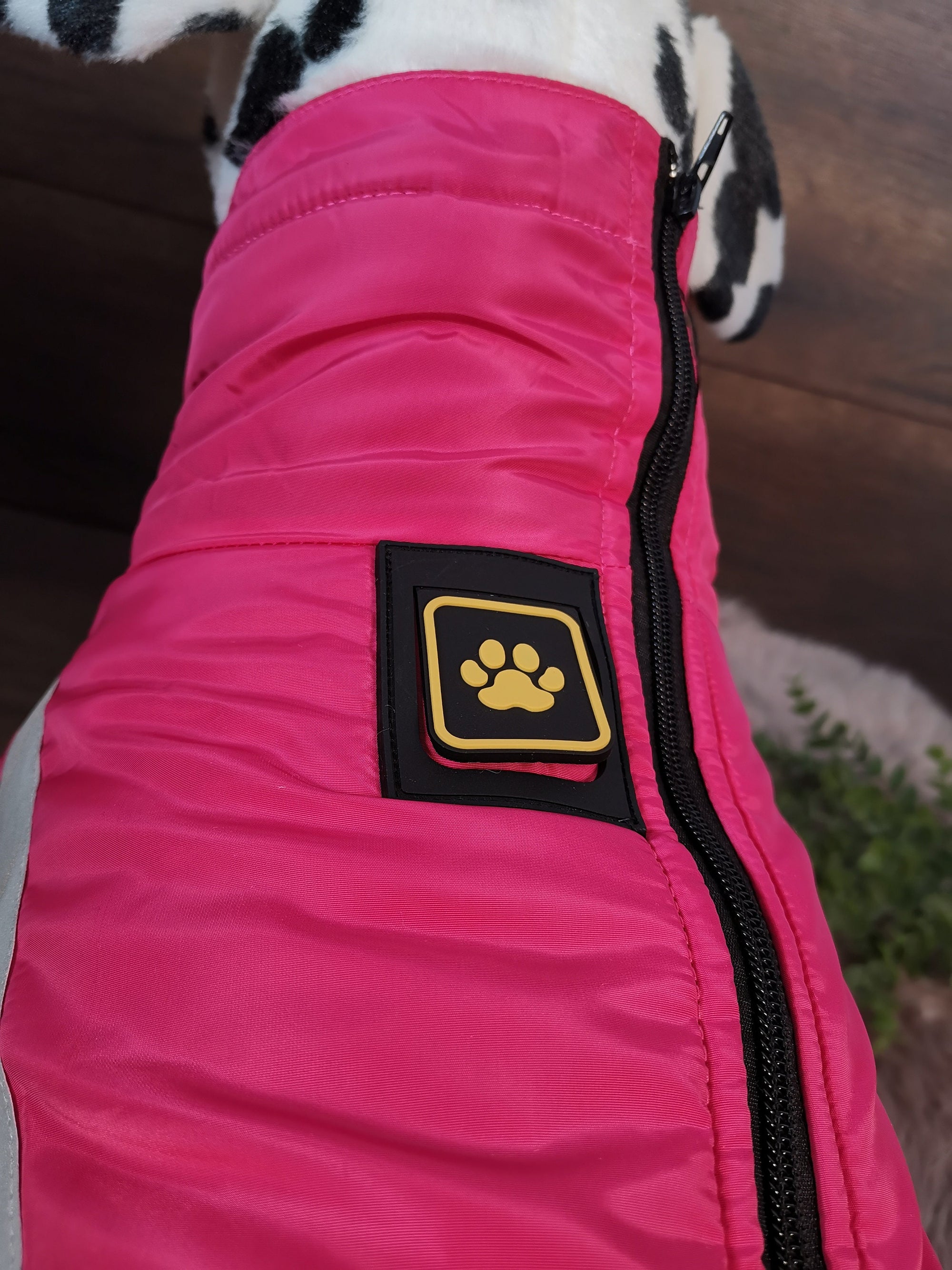 Wasserabweisender Hundemantel mit Fleece und Reißverschluss in Pink - Ideal für Hunde mit langem Rücken und mit Bauchschutz