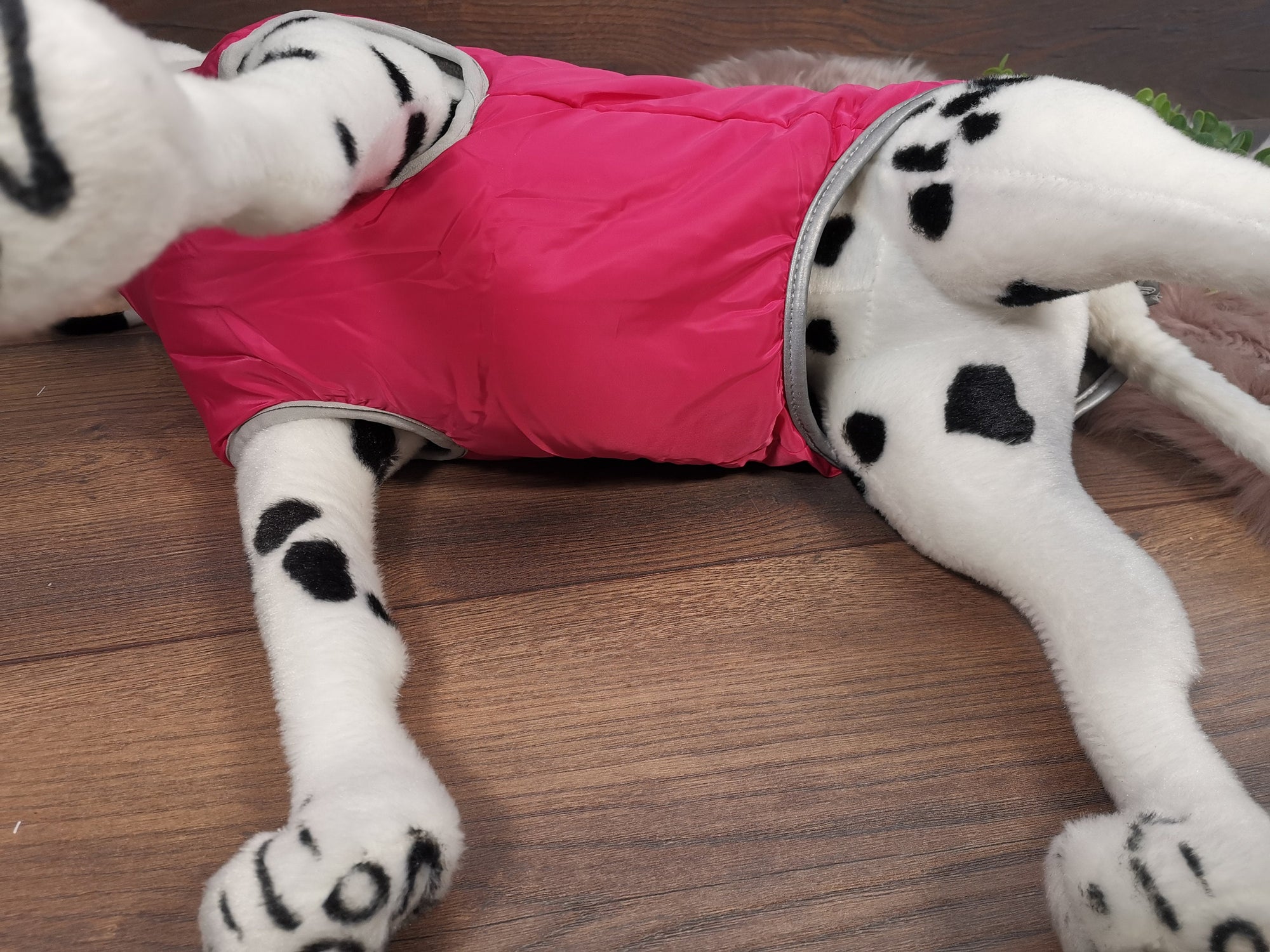 Wasserabweisender Hundemantel mit Fleece und Reißverschluss in Pink - Ideal für Hunde mit langem Rücken und mit Bauchschutz