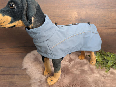 Warmer und wasserdichter Hundemantel aus Softshell in hellblau – Perfekt für kalte und nasse Tage