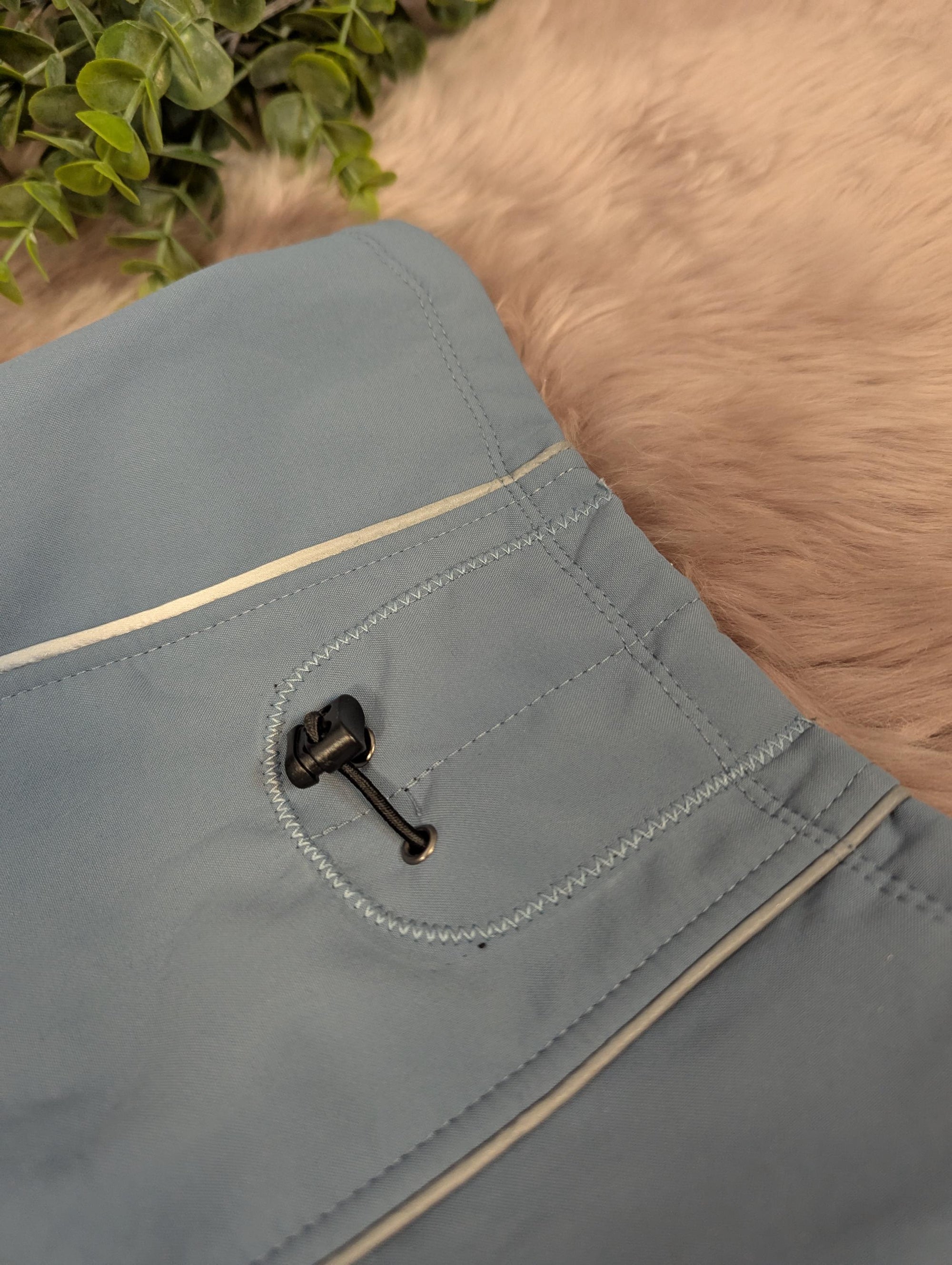 Warmer und wasserdichter Hundemantel aus Softshell in hellblau – Perfekt für kalte und nasse Tage