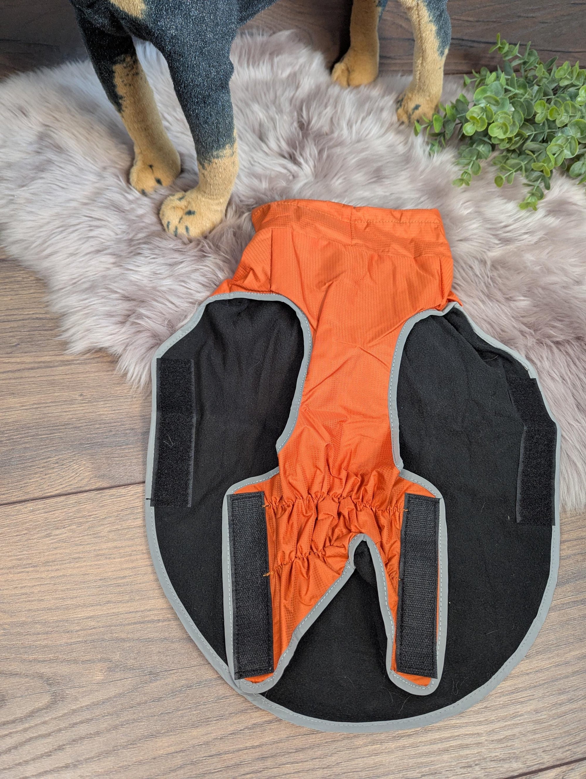 Hundemantel mit wasserdichtem Obermaterial und leichtem Fleece in Orange – Perfekt für Spaziergänge bei Regen und Kälte