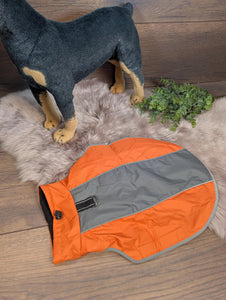 Hundemantel mit wasserdichtem Obermaterial und leichtem Fleece in Orange – Perfekt für Spaziergänge bei Regen und Kälte