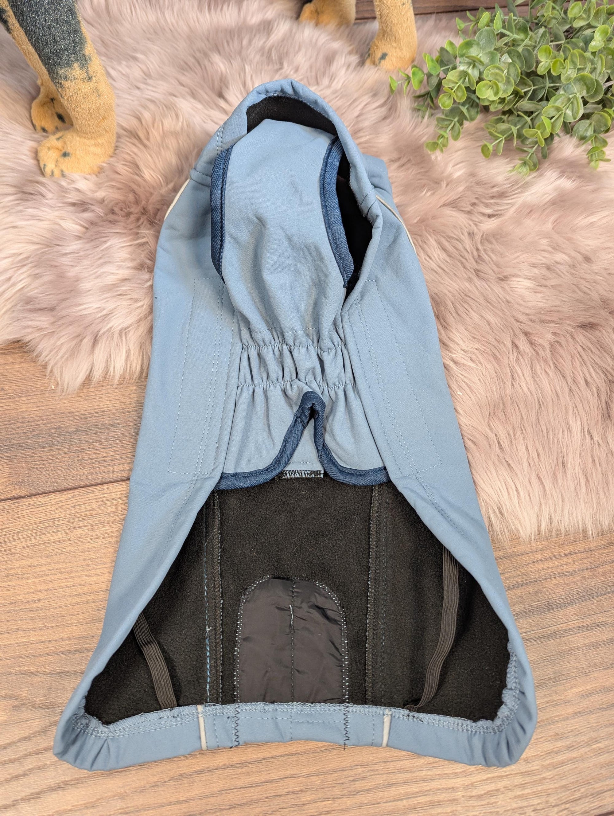 Warmer und wasserdichter Hundemantel aus Softshell in hellblau – Perfekt für kalte und nasse Tage