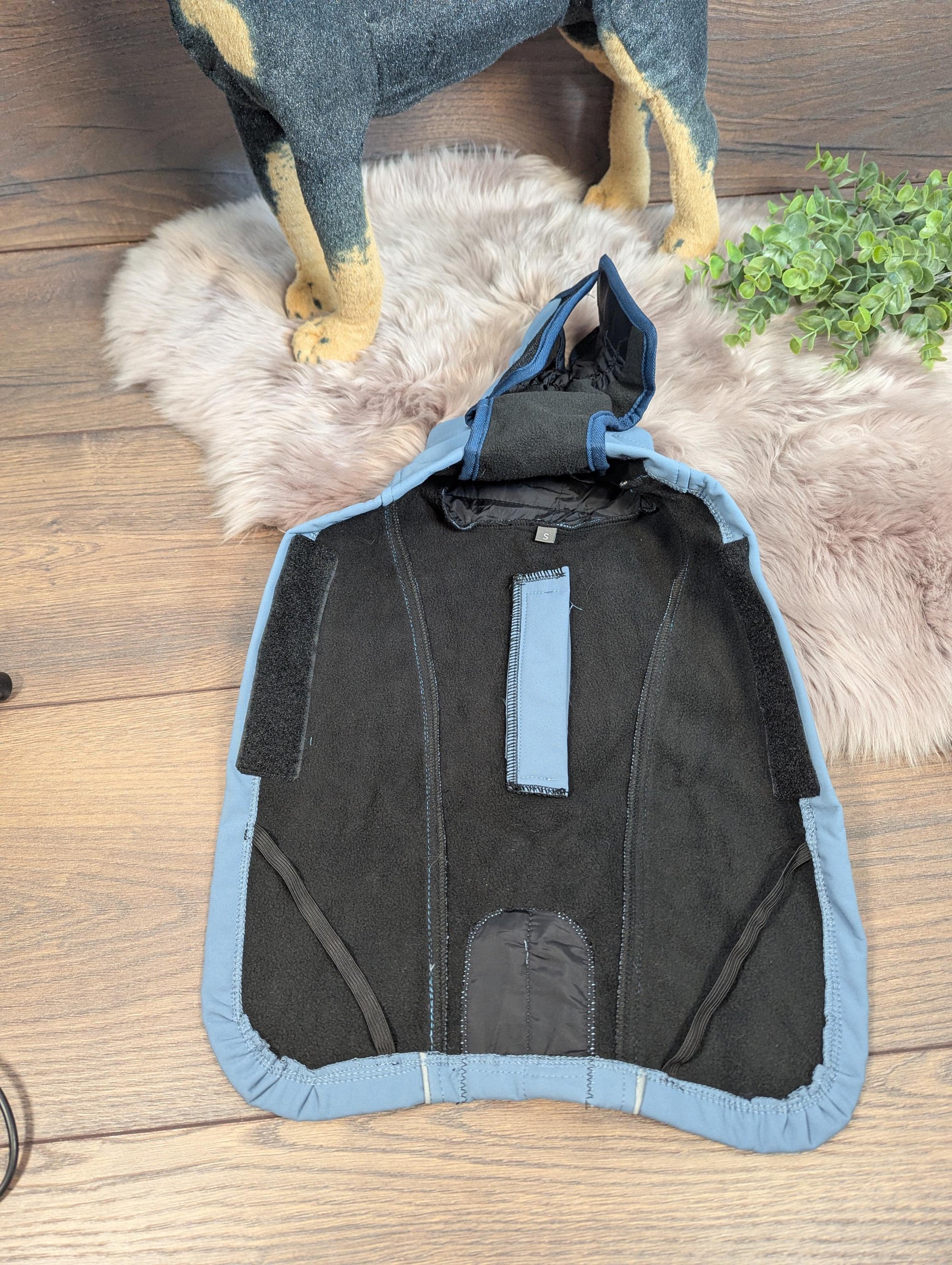 Warmer und wasserdichter Hundemantel aus Softshell in hellblau – Perfekt für kalte und nasse Tage