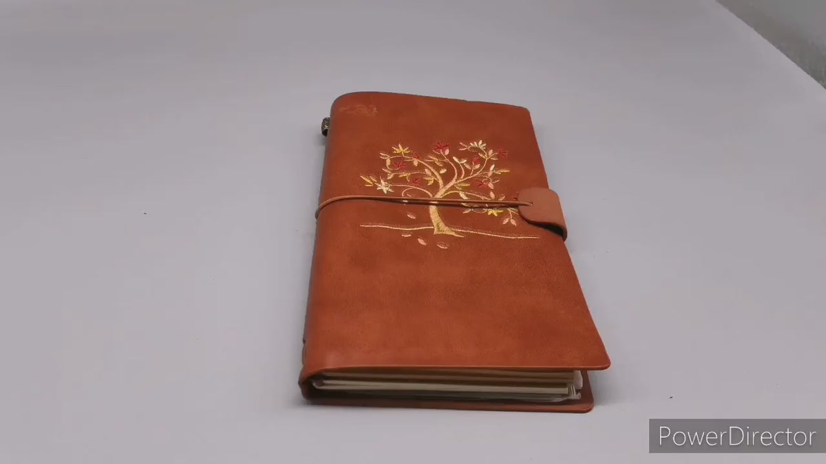 Notizbuch ca. A5 aus schwarzem Leder, Tagebuch aus Leder, Koordinaten personalisiert bestickt, Koordinaten Lieblingsort, Koordinaten Heimat