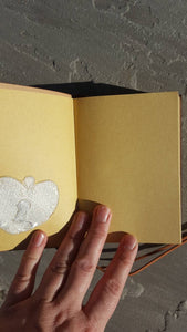 Notizbuch Leder mit Stickerei und Seiten aus Naturpapier