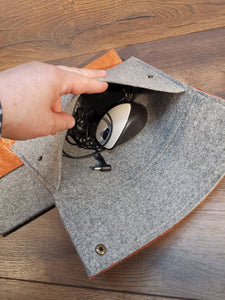 Laptoptasche mit Lederbesatz nach Wunschmaß mit Löwenzahn, Monogramm oder Name und einer passenden Tasche für Stromkabel und Maus