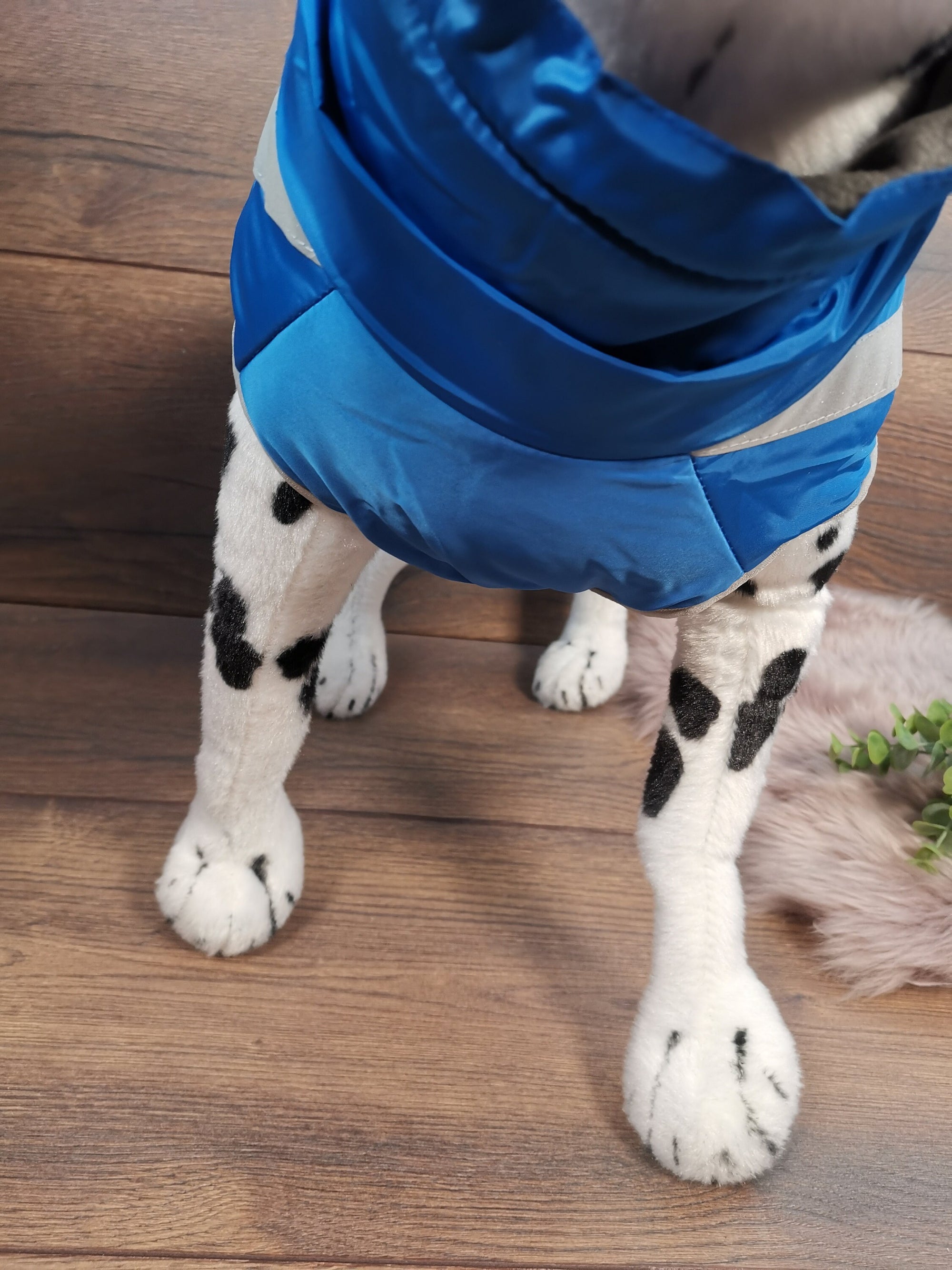 Wasserabweisender Hundemantel mit Fleece und Reißverschluss in Blau - Ideal für Hunde mit langem Rücken und mit Bauchschutz
