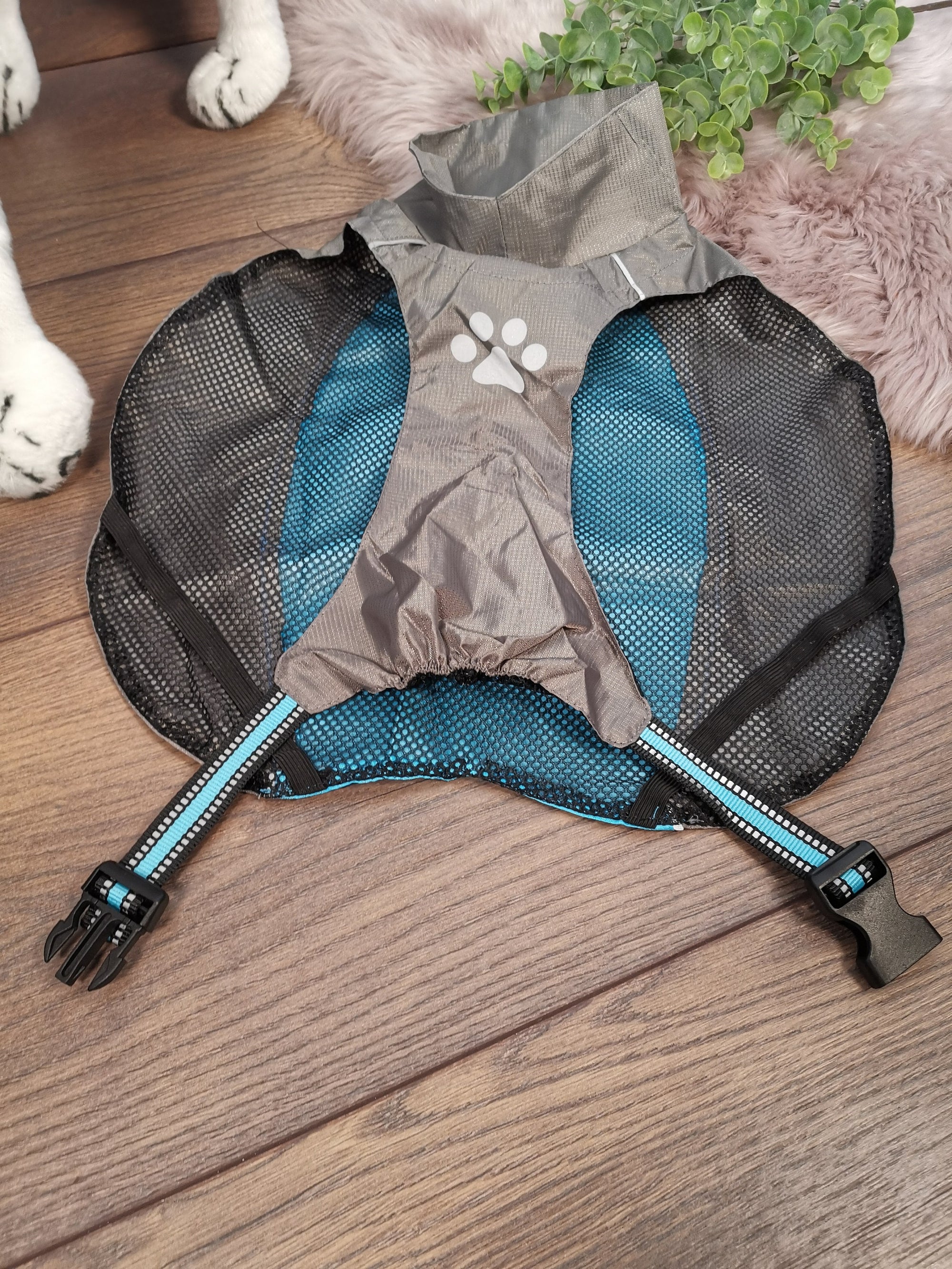 Leichter Regenschutz für deinen Hund: Dünner Hundemantel gegen Nässe in Blau/Grau