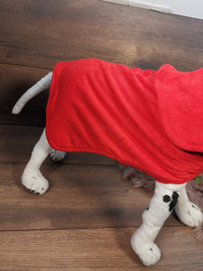 Hundebademantel für Entspannung nach dem Badespaß in Rot